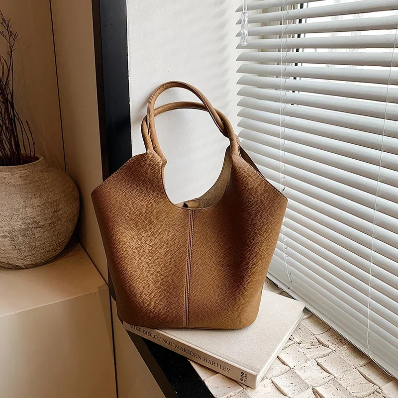 กระเป๋ากระเป๋าหนังทรงจีบ PU เดินทางของผู้หญิงกระเป๋าใต้วงแขนแบบเรียบง่ายย้อนยุคกระเป๋าสะพายไหล่ได้เยอะกระเป๋าแฟชั่นหรูหราของผู้หญิง