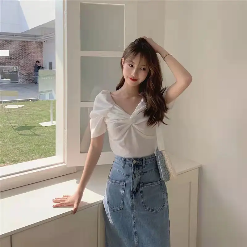 

Short-sleeved Shirt for Women New Fashionable Clavicle Design Slim Body