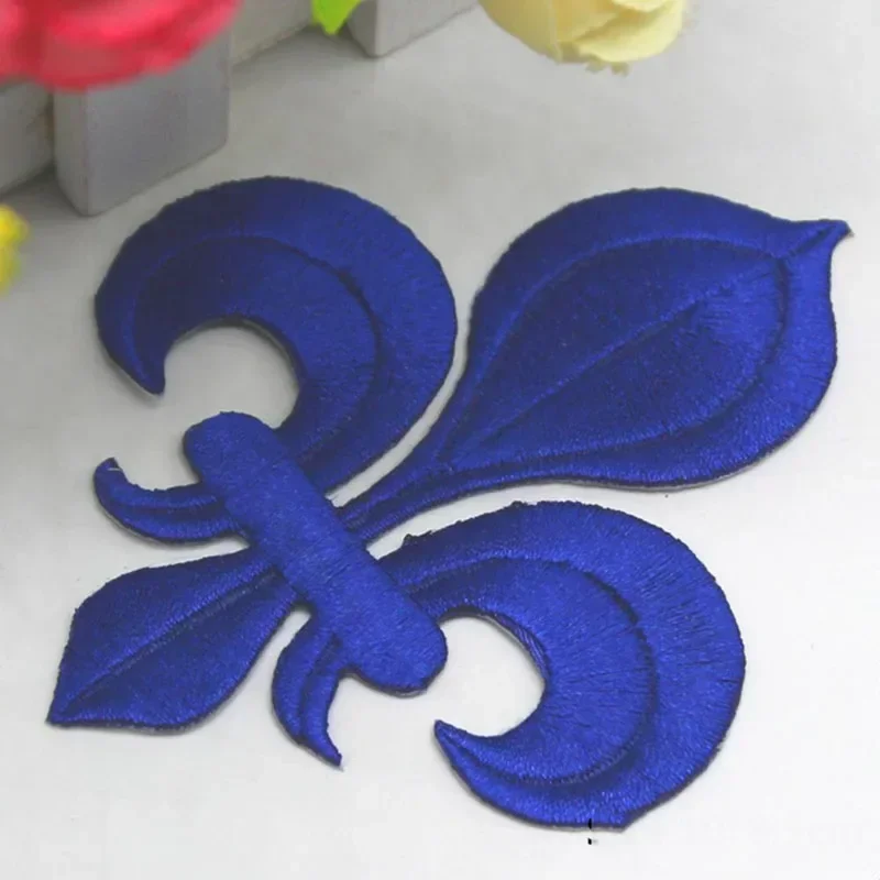 5Pcs Iron On Appliques Embroidered Patches Gold Silver Flower Appliqued Lace Fabric Decoration Lotus De Lis Flower DIY Sewing