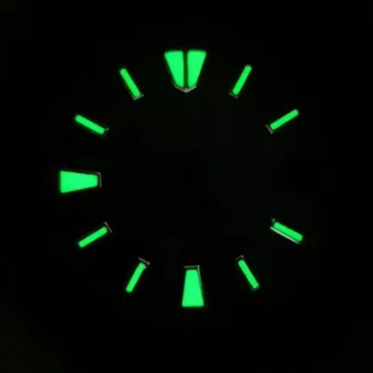 สีดํา 29 มม. ปฏิทินเดี่ยวปฏิทินคู่ตัวอักษรสีเขียวส่องสว่างหรูหรา dial เหมาะกับ NH35 NH36 การเคลื่อนไหว