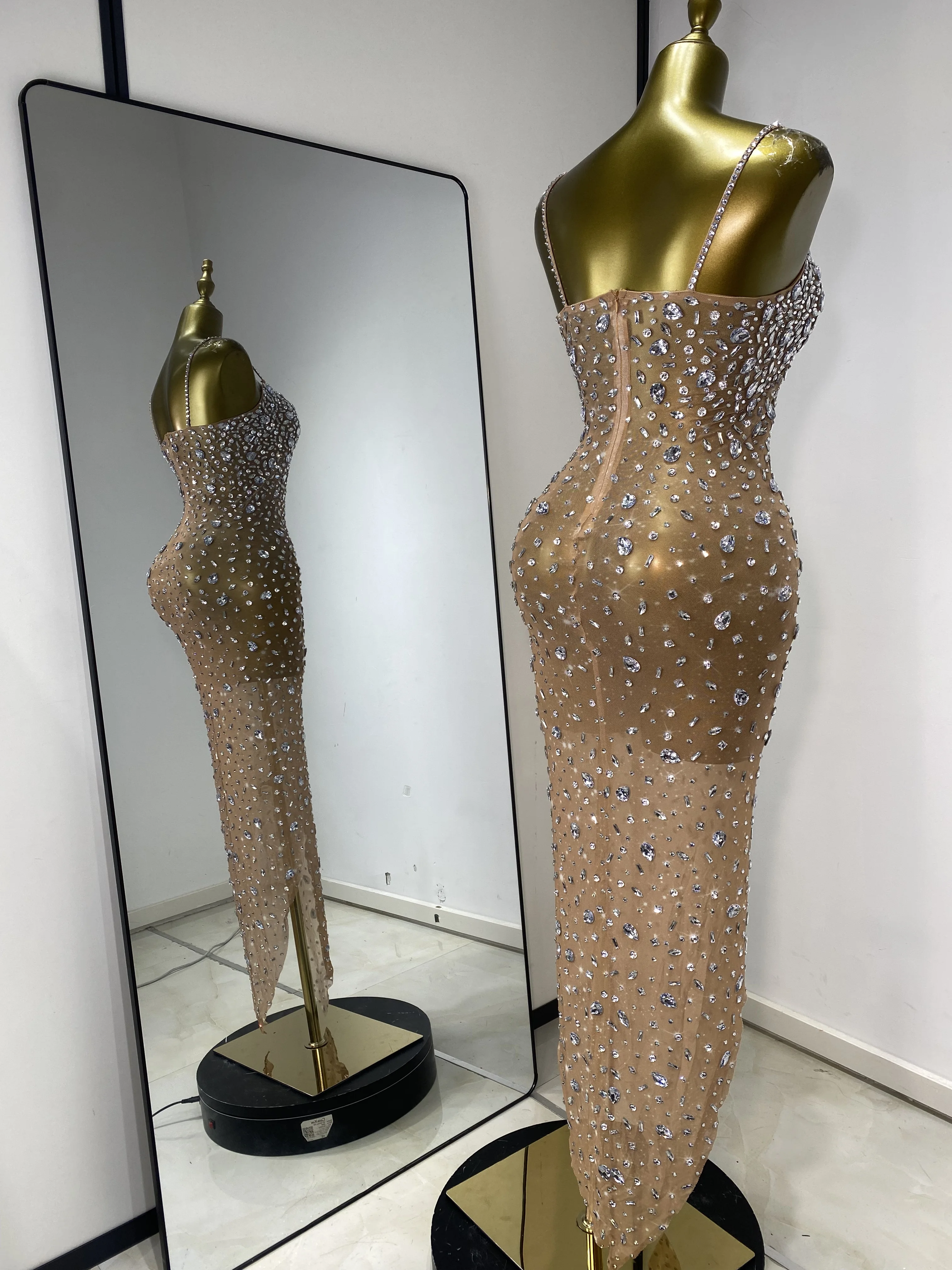 Sparkly Strass Mesh Jurk Spaghetti Band V-hals Asymmetrisch Lang Doorzien Sexy Avond Club Feestjurk Zanger Kostuums