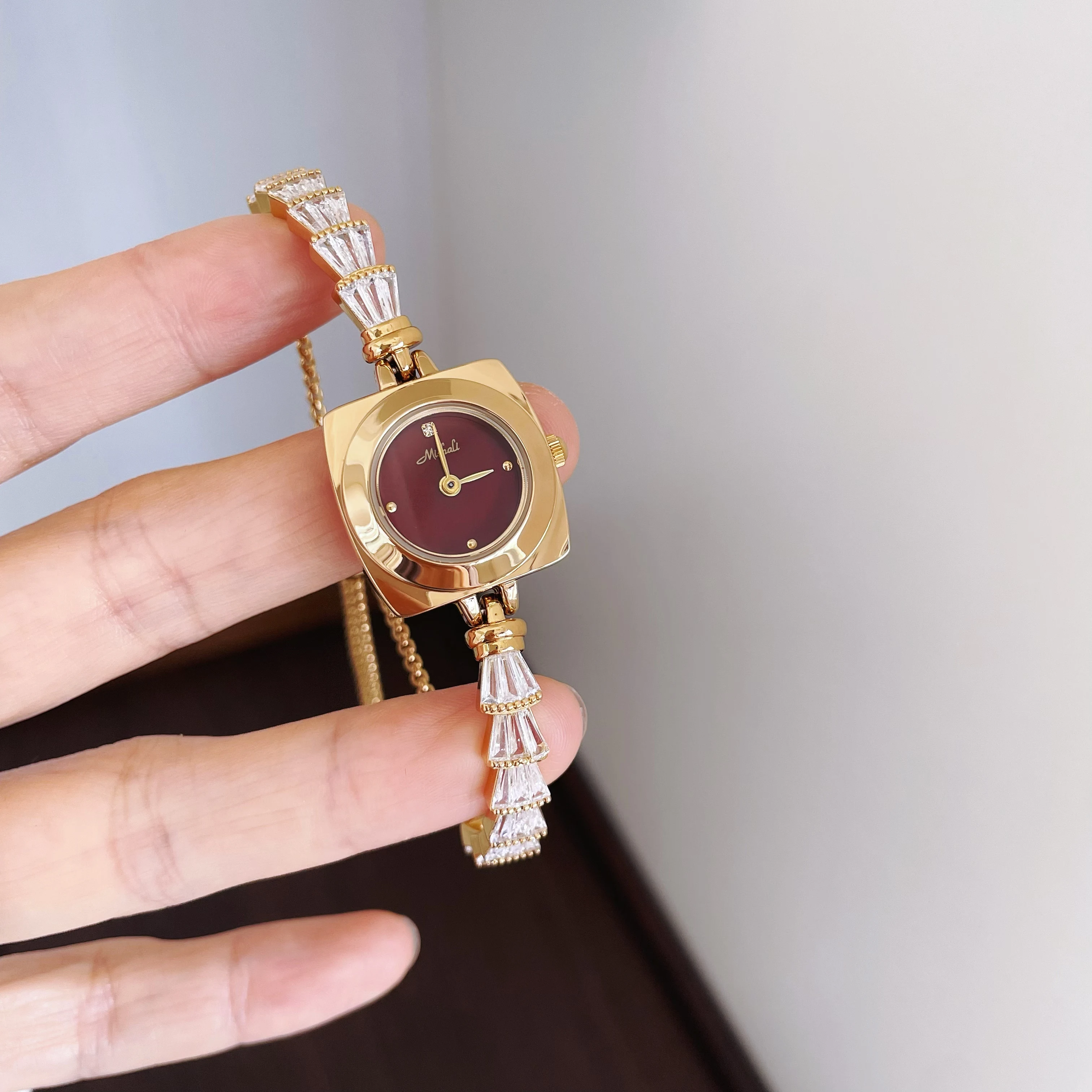 2026 New Watch Women'S Design Bracelet Style Temperament Workplace Ladies Luxury Quartz Watch As A Birthday Gift For Friends