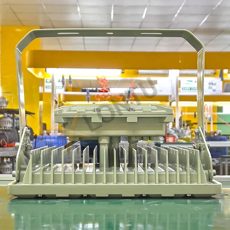 المصابيح الكاشفة الموثوقة IP66 وIP65 المقاومة للانفجار للمناطق الخطرة آمنة للمصانع والمستودعات