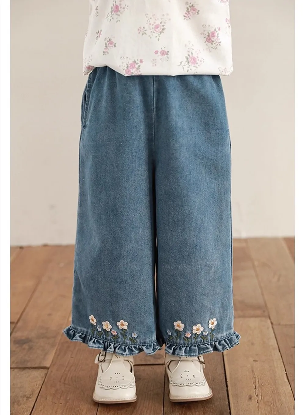 

kids girls clothes baby pants Sweet girls' jeans embroidered with small flowers Comfortable straight leg autumn pants