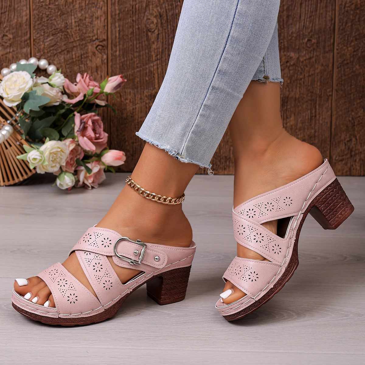 Sommer Neue Sandalen für Damen Übergröße 43 Modische Bequeme Slip-On Outdoor Freizeit High Heel Pantoletten Sandalias De Mujer