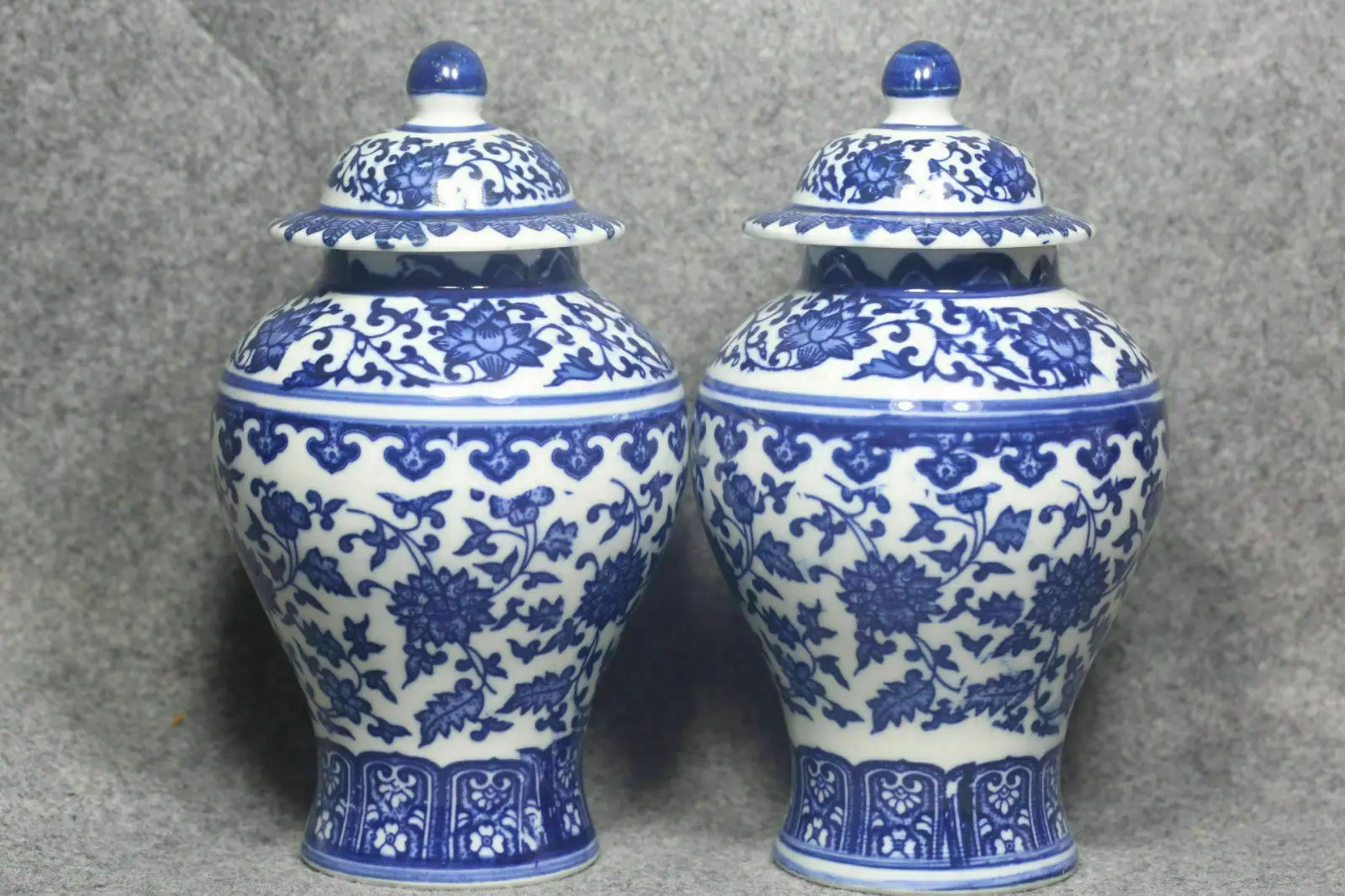 

A Pair of Blue and White Porcelain Vase In Ancient Qianlong Products