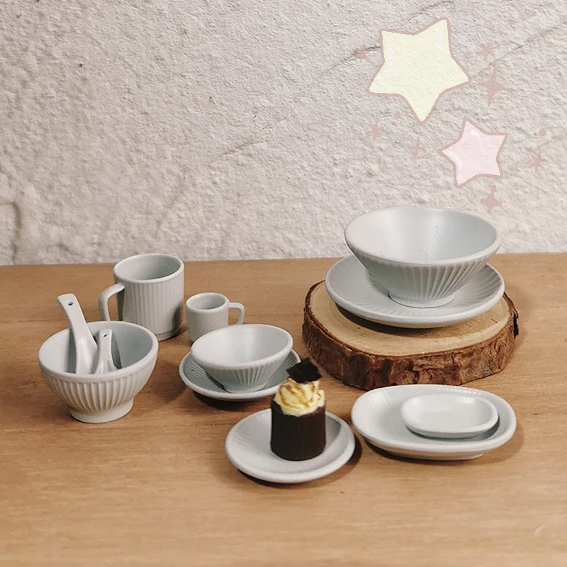 

7 Pcs Set Dollhouse Mini Decorative Plates With Striped Pattern Tableware Utensils For Kitchen Scene Model Accessories