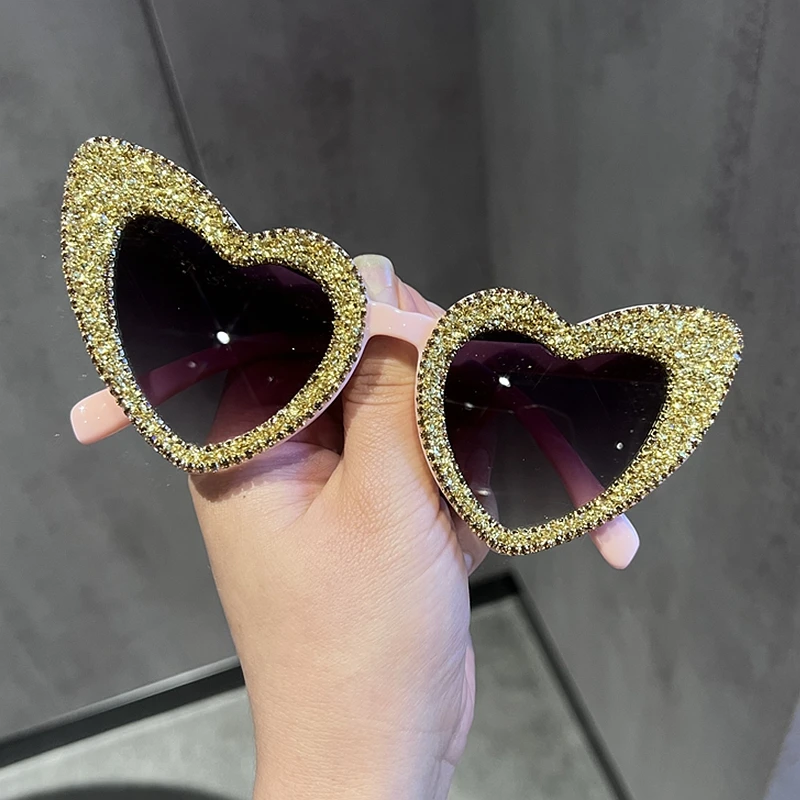 Fashion Brand Heart Women Sunglasses Retro Sexy Silver Bling Sun Glasses Frame Ladies Sunglasses UV400 Eyewear Oculos De Sol