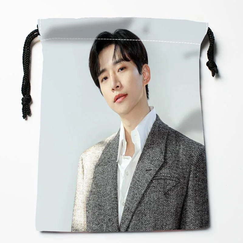 POP Lee Jun Ho Drawstring Bags Print 18X22CM Soft Satin Fabric Resuable Storage Storage Clothes Bag Shoes Bags 0414