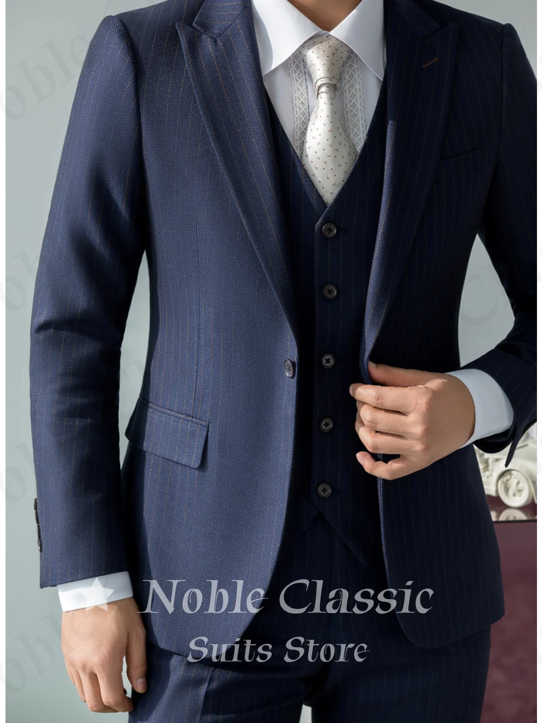 

Dark Navy Gold Vertical Pinstripe 3 Piece Notch Lapel Single Breasted Luxury Wedding Groom Outfit Breathable Office Customized