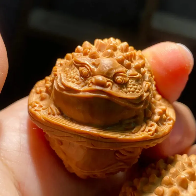 Hand-carved white lion golden toad walnut with a pointed tip a unique shape suitable for display and handling