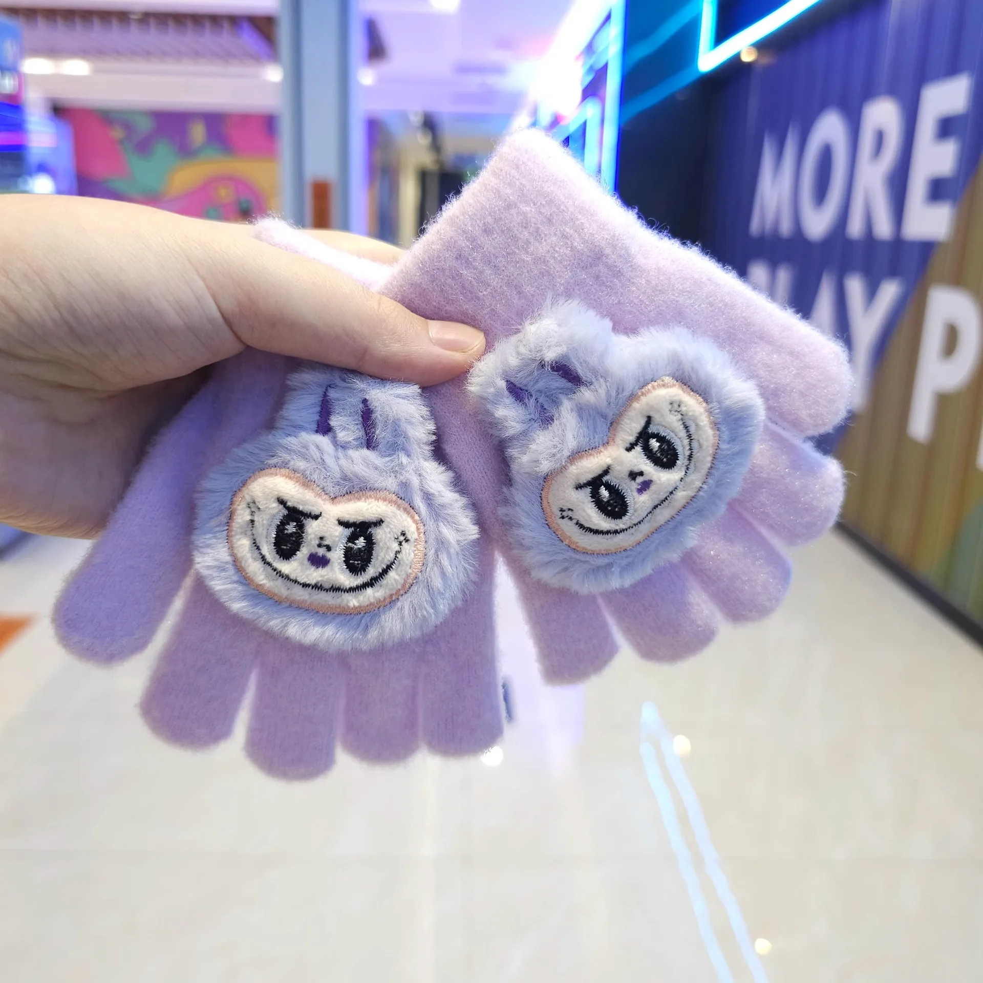 

MINISO Labubu winter cartoon cute plush children's gloves warm thickened five finger split finger gloves