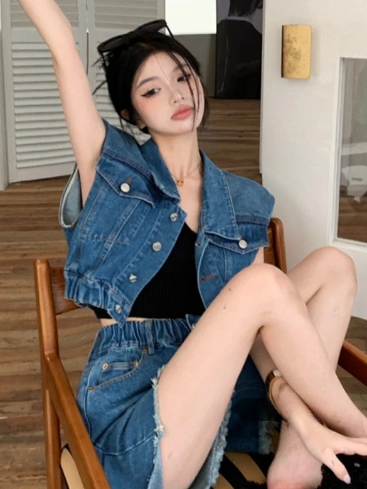 

Корейский модный комплект в стиле Sweet & Cool: женский джинсовый жилет и широкие брюки, весна 2026, повседневный комплект из двух предметов