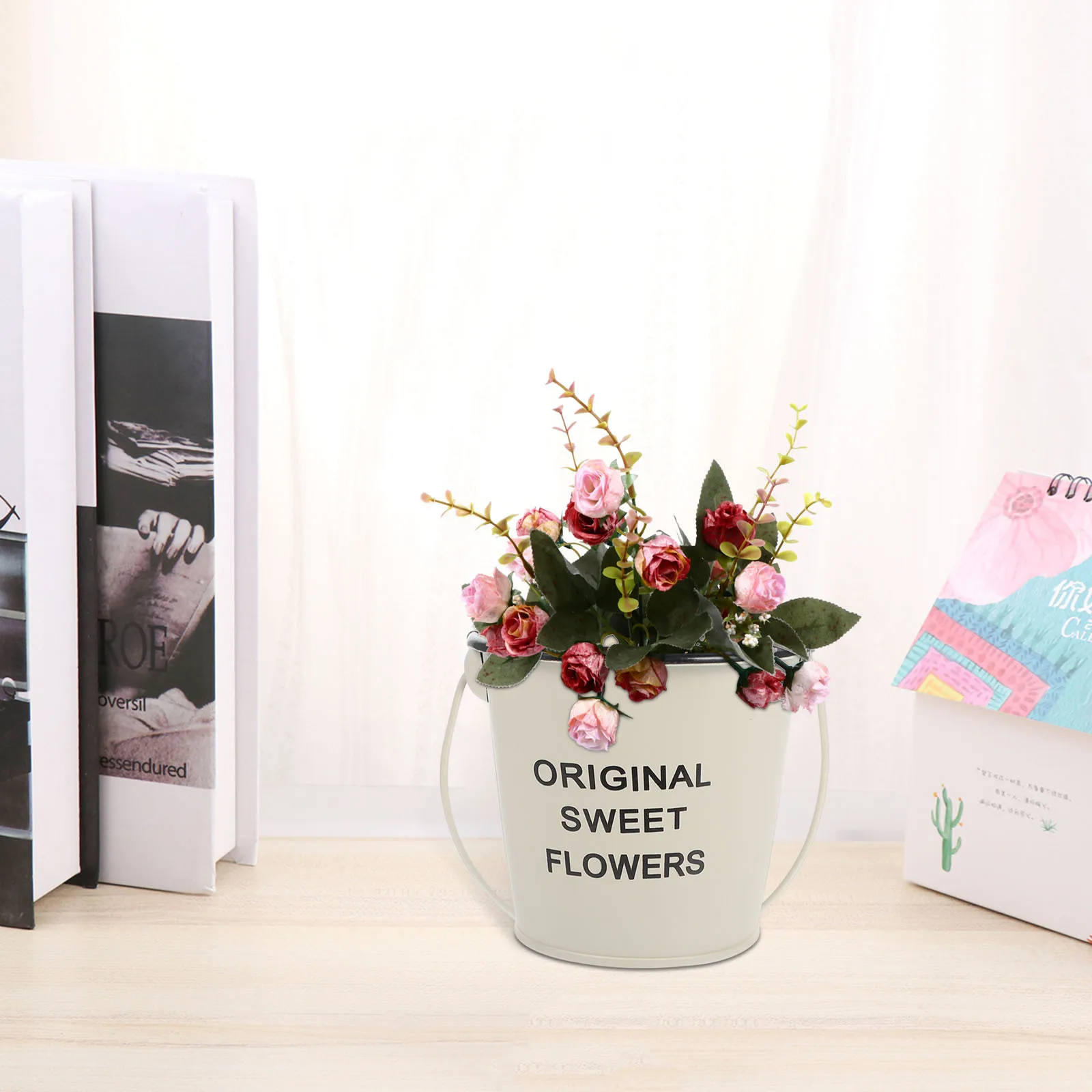 

1Pcs Chic Small Iron Flowerpot Creative Plant Pot Decorative Bucket with Handle Lightweight for Home Display