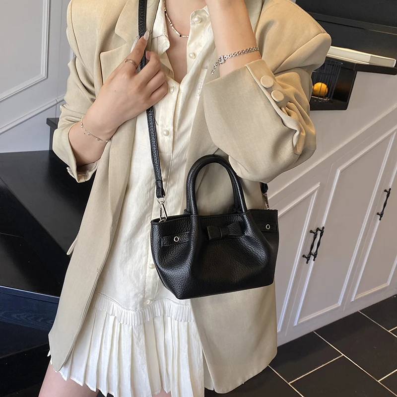 

Fashion Simple Solid Color PU Hasp Versatile Shoulder Bags 2026 Hot Sale Exquisite Fresh Youth Trend Women's Crossbody Bags