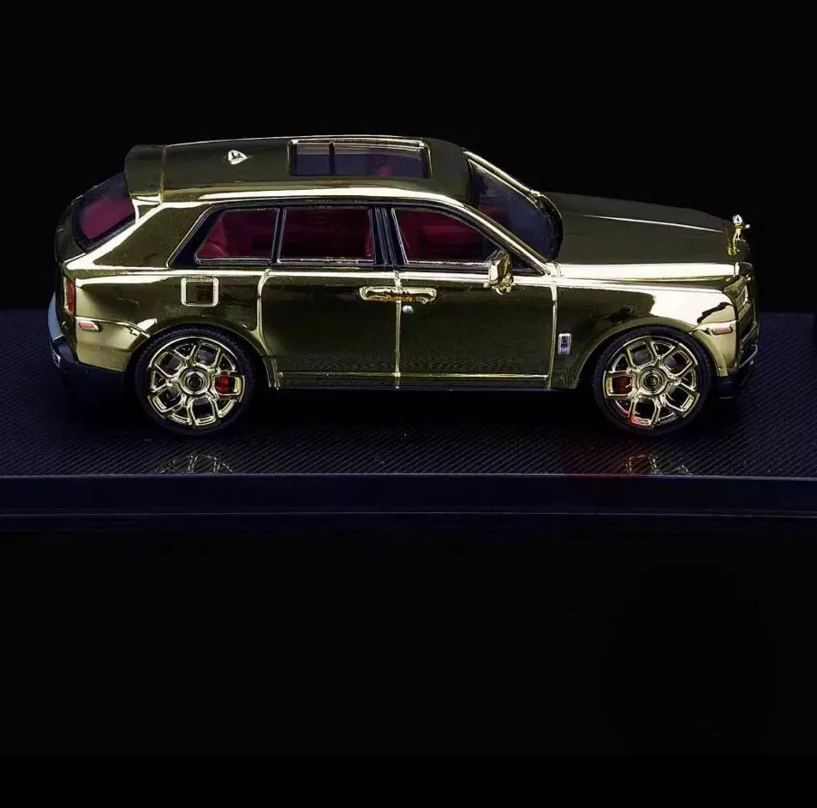 

1:64 Rolls Royce Cullinan SUV SCA Diecast Model Car Metal Purple Display Gifts