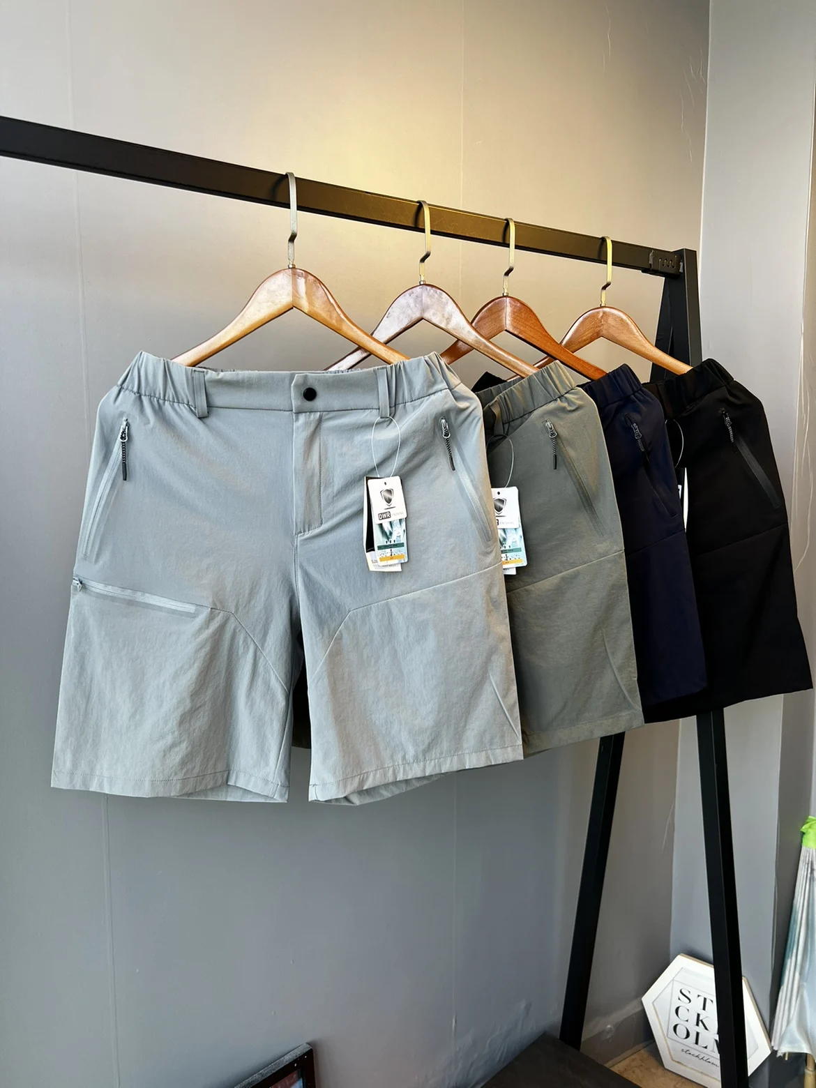 

Мужские уличные шорты из ледяного шелка, быстросохнущие, длиной до колена, тонкие, дышащие, со средней посадкой, повседневные, модные, городские, стильные