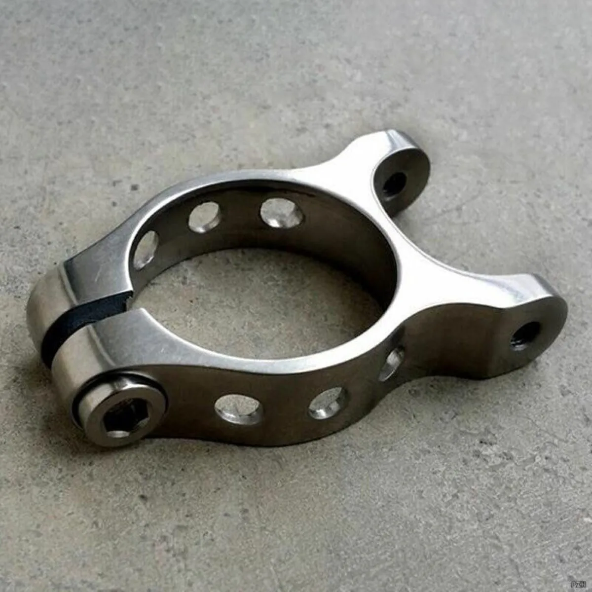 31.8/34.9mm Double-head Titanium Alloy Seatpost Clip Clamp Ti Alloy Seat Tube Clamp for Mountain / Road Bike