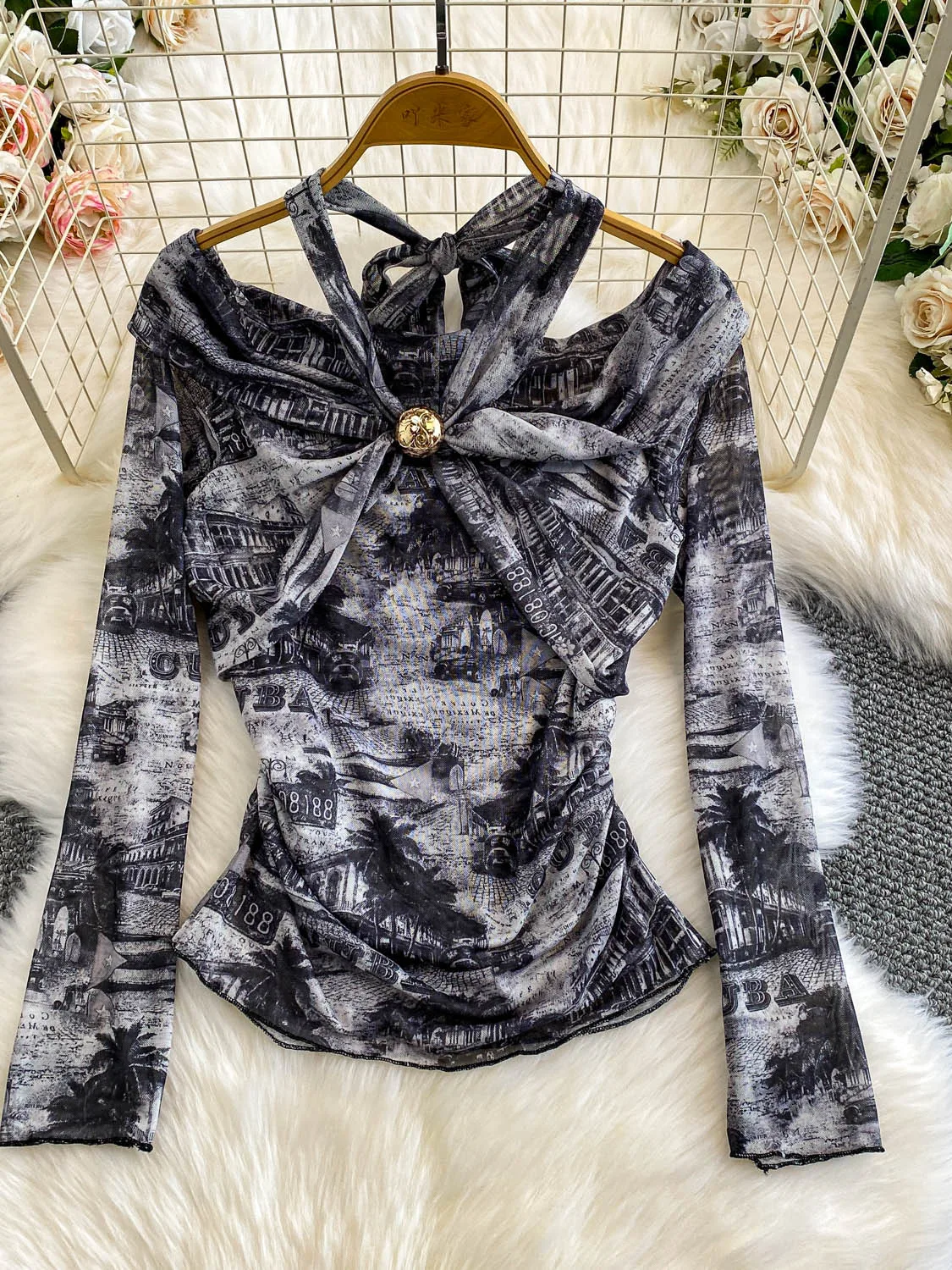 เสื้อท็อปผู้หญิงทรงเข้ารูปพิมพ์ลายสีสันสดใส แขนยาว คอวี ผูกเชือกเอวสูง จับจีบด้านข้าง ช่วยพรางหุ่น เหมาะสำหรับฤดูใบไม้ร่วง