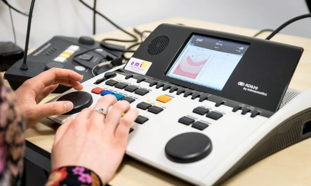 Diagnostic New Portable for Clinic Fitting Shop Use Digital Audiometer AD629