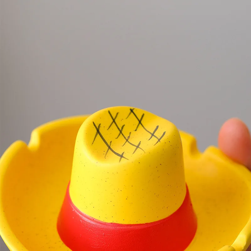 Cendriers une pièce Anime bureau voiture cendriers créatifs Luffy dessin animé ornements de bureau cadeau pour petit ami cendrier en céramique