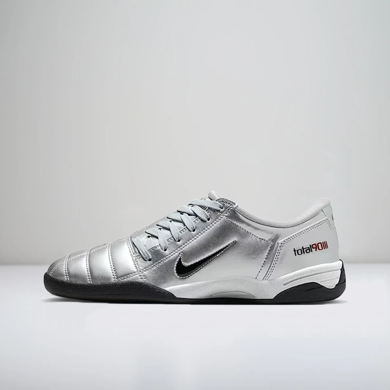 Nike Total 90 III: Botines de fútbol de caña baja para mujer, elegantes, modernos, ligeros, suaves y ajustados – Plateado IM7595-001