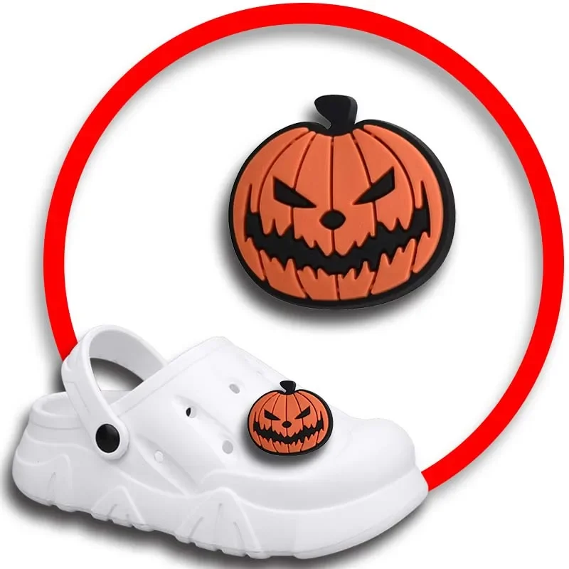 Ciondoli per scarpe zucca di Halloween per sandali Crocs zoccoli da donna spille decorazioni per scarpe accessori distintivi da uomo accessori per scarpe per bambini