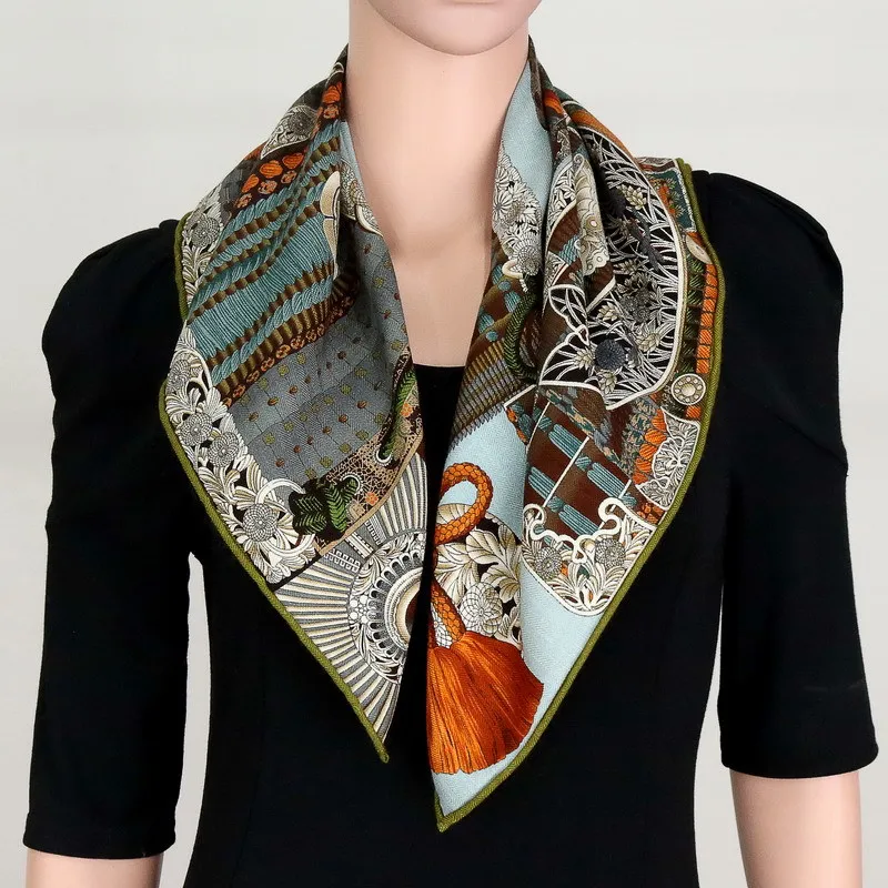 sciarpa-quadrata-in-seta-e-lana-con-motivo-classico-doppia-faccia-e-colori-diversi-elegante-versatile-scialle-premium-accessorio-per-il-collo-da-donna