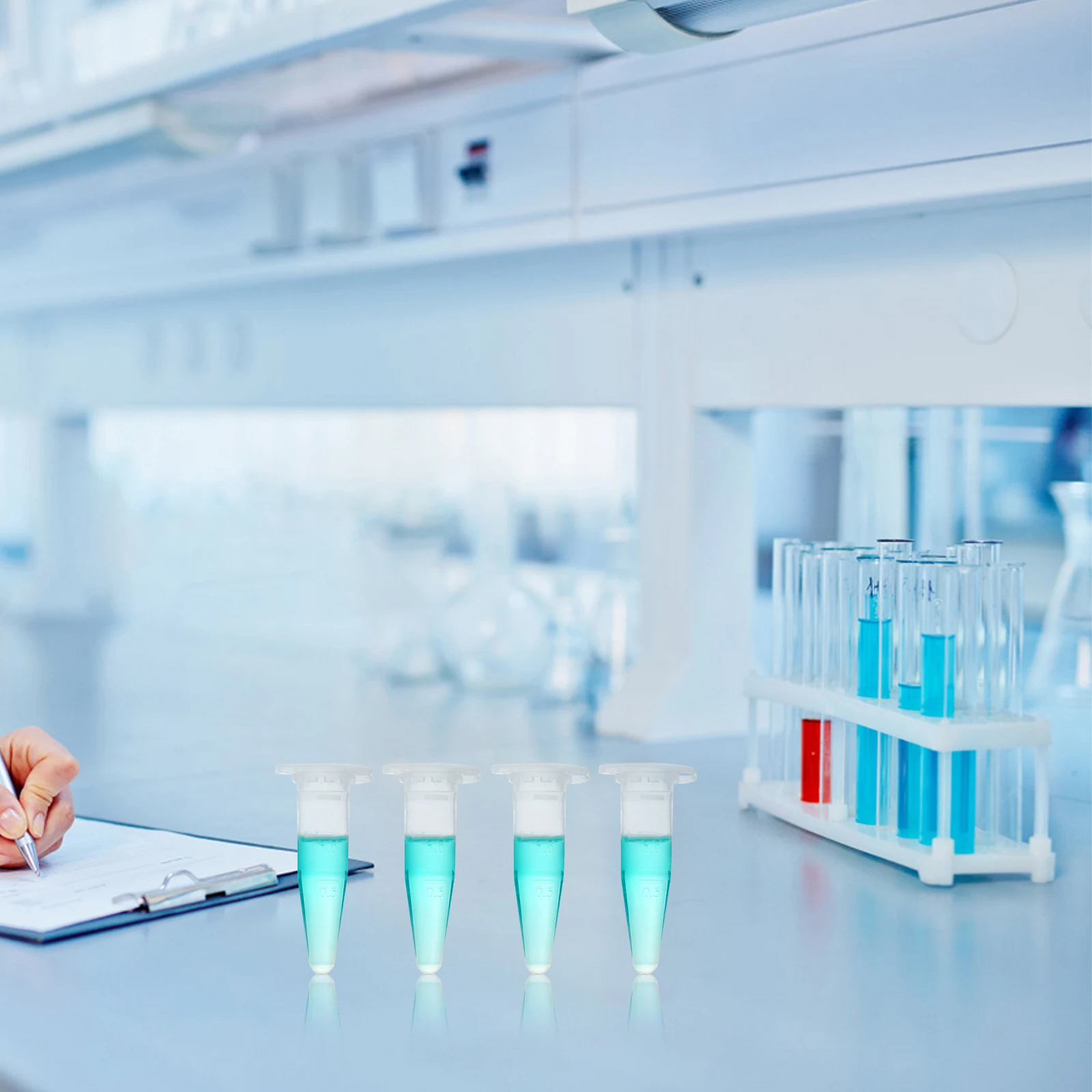 50 Stück konische Röhrchen, durchsichtige kleine Testfläschchen aus Kunststoff mit Kappen für die Labormusterlagerung, abgestufte Röhrchen