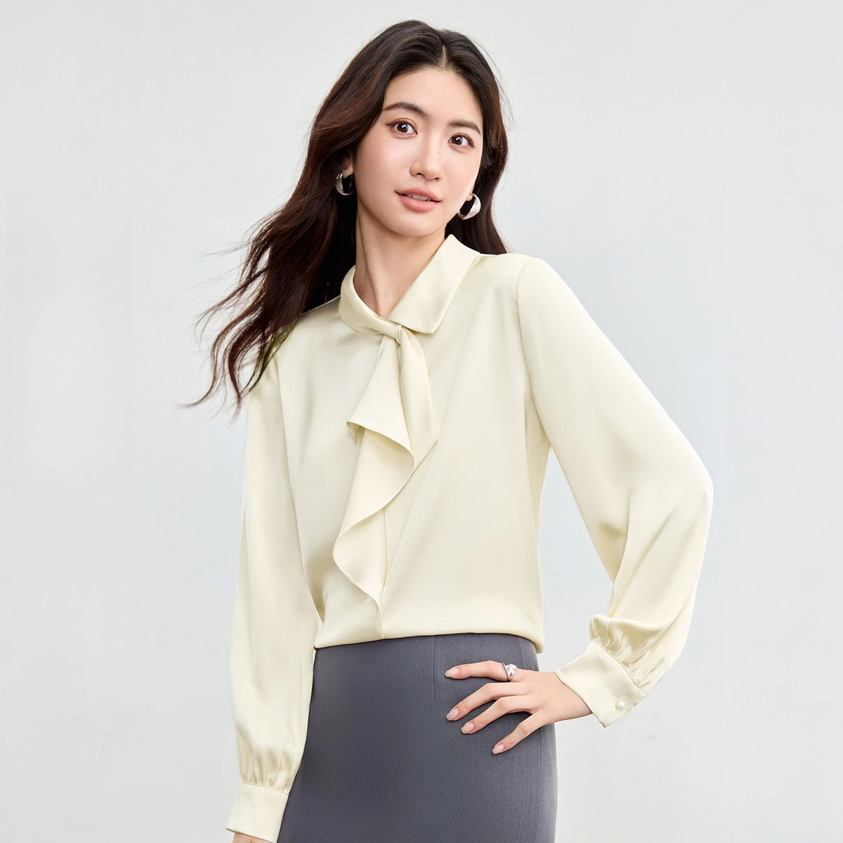 

Элегантная шифоновая блузка SENTUBILA с бантом на воротнике для женщин, новинка весны 2026, модный топ с длинным рукавом, повседневная офисная рубашка для дам 133V51030