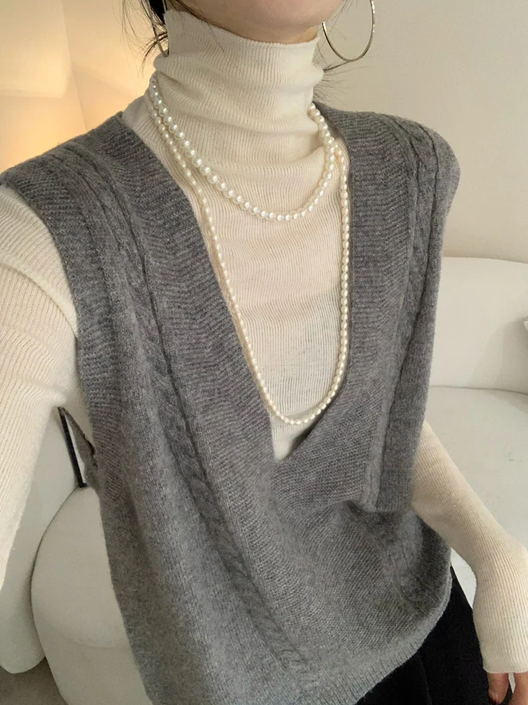 

Chic Elegant Style Women's Vest 100% Merino Wool V-neck Basics Soft Warm Casual Loose Pure Color Sweater Regular Fit Tops