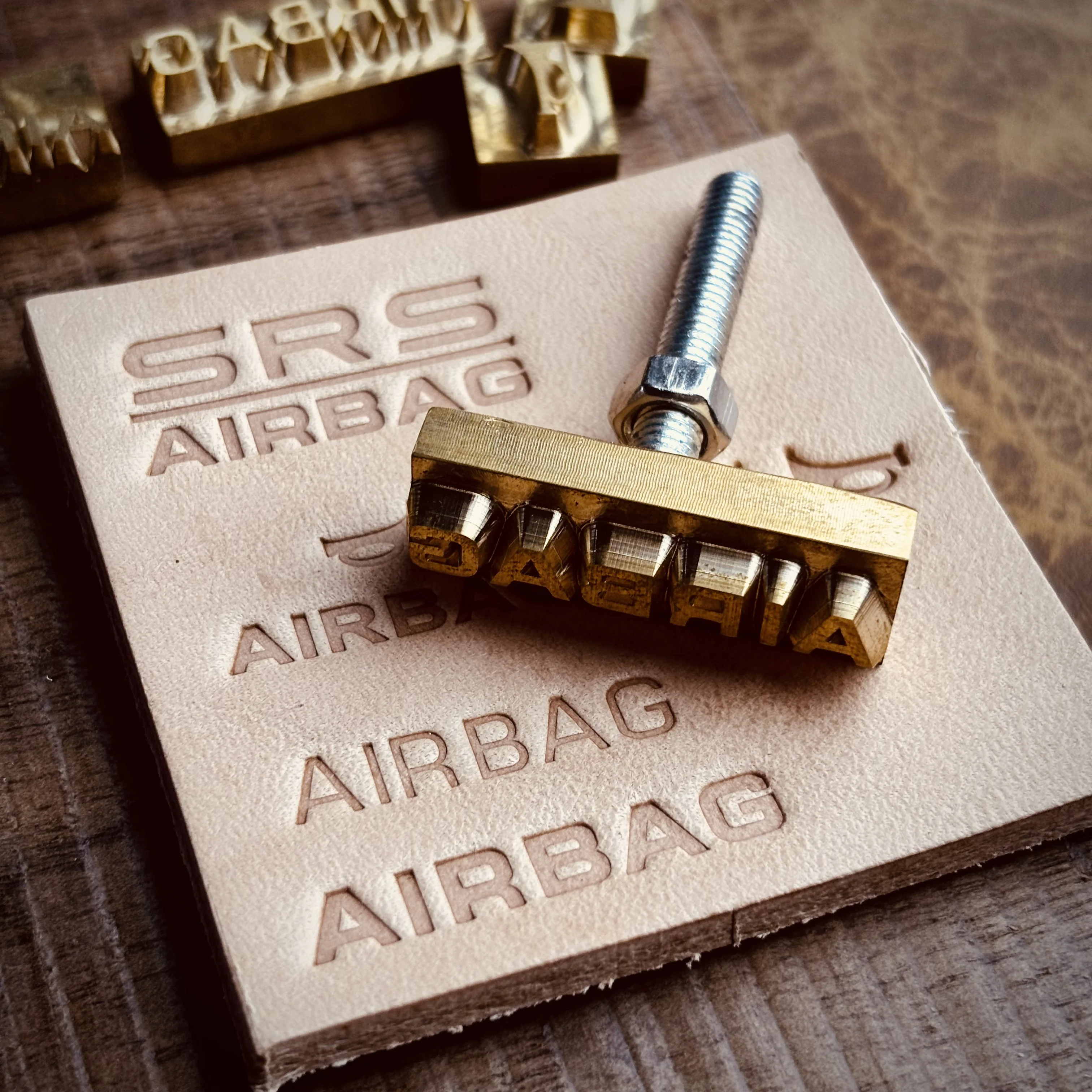 Molde de Latão Personalizado para Estampagem de Couro com Airbag SRS, Carimbos para Gravação em Couro, Reparo de Couro para Volante e Painel Automotivo, Estampador de Hot Stamping