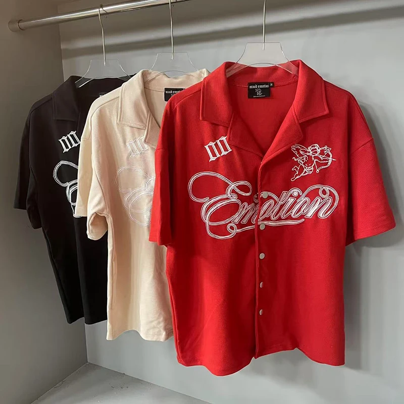 

Harajuku OS MIXED EMOTION Высокое качество Прямой спрей Вафельные футболки Мужчины Женщины Хлопок Повседневные красные буквы ПОЛО на пуговицах