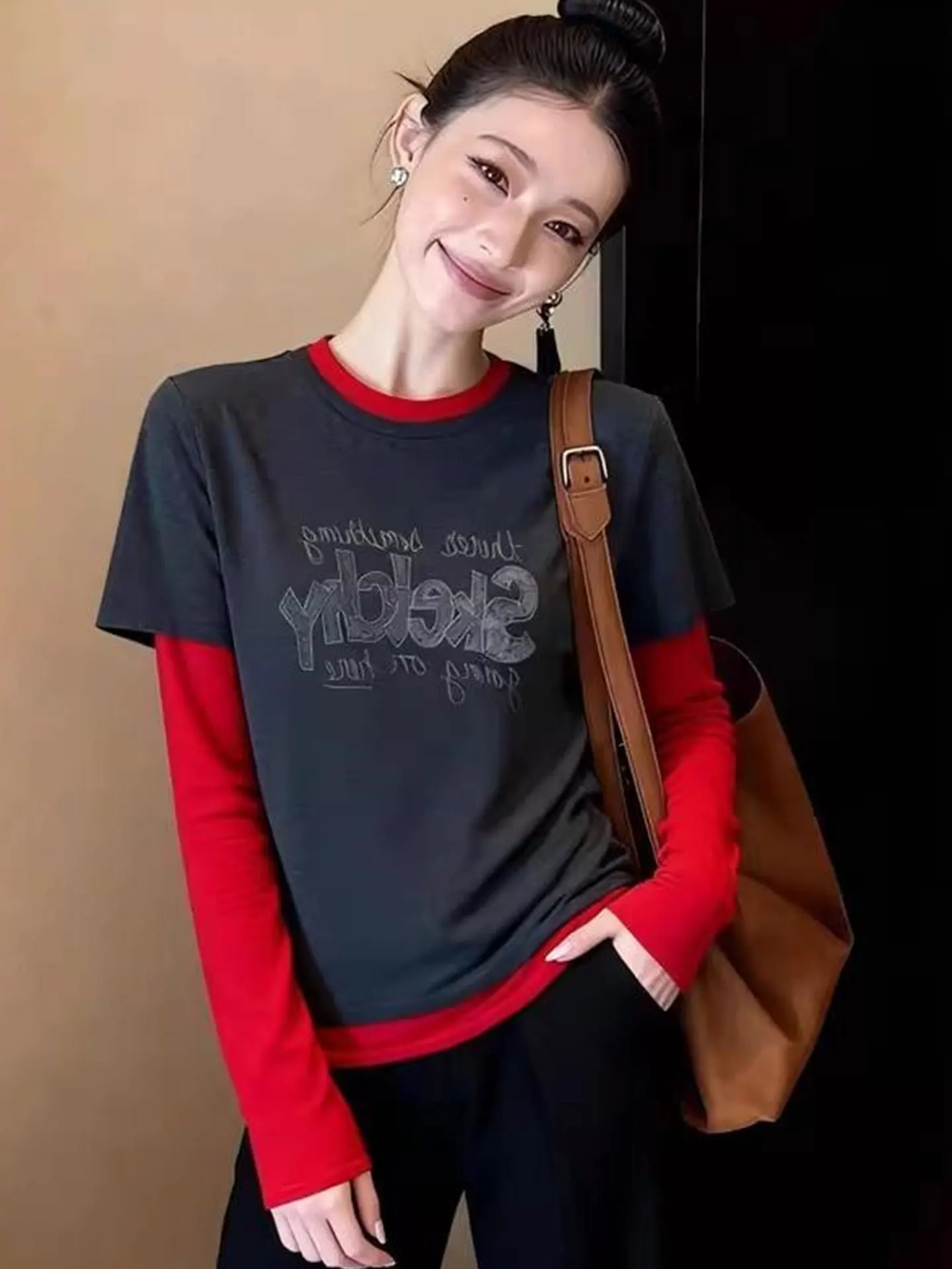 

Элегантная футболка с длинным рукавом и принтом в европейском стиле, модный цветной блок, прямой крой в корейском стиле, для весеннего повседневного образа