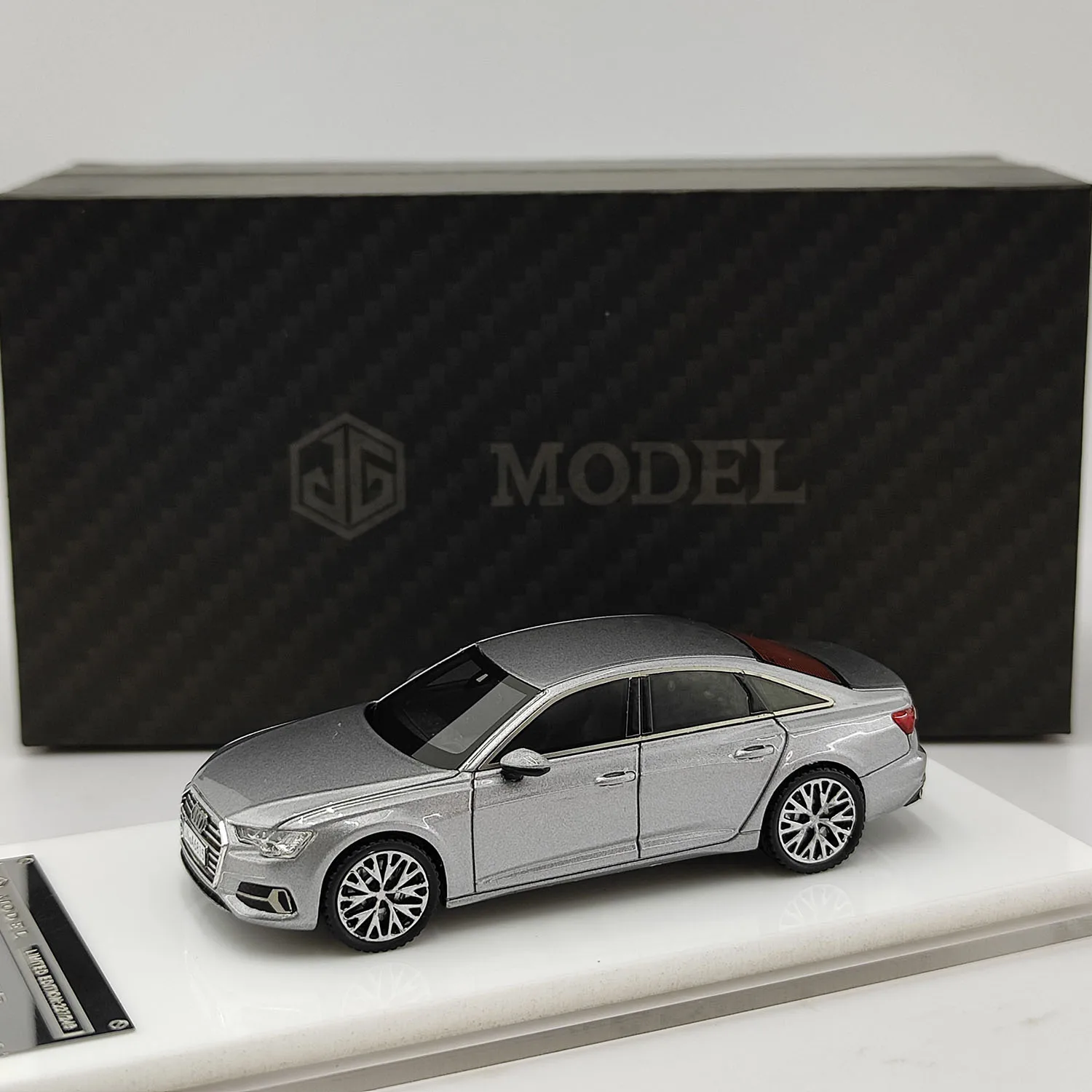 

JG МОДЕЛЬ масштаб 1:64 AUDI A6 C8 серебряная модель автомобиля из смолы Коллекционная игрушка в подарок сувенир дисплей орнамент