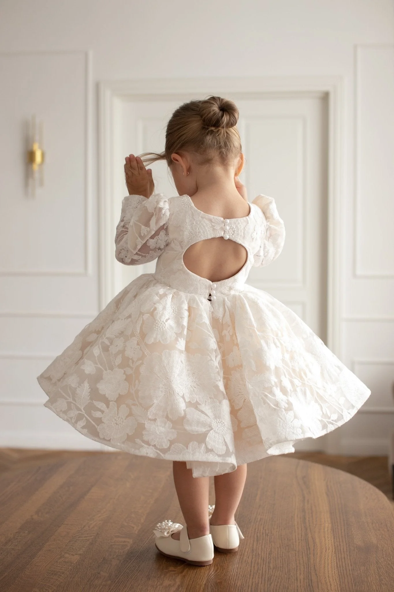 

Flower Girl Dresses for Wedding Lace Appliques Knee Length Lovely Girl First Communion Baby Kids Birthday Party Gowns Customized