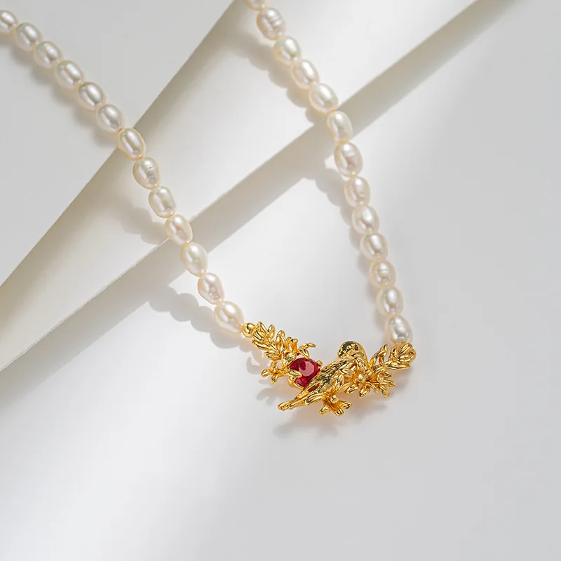 

Autumn Winter New Fashion Light Luxury Niche Design Sense Bird Pendant Fresh Water Breeding Pearl Clavicle Necklace for Women