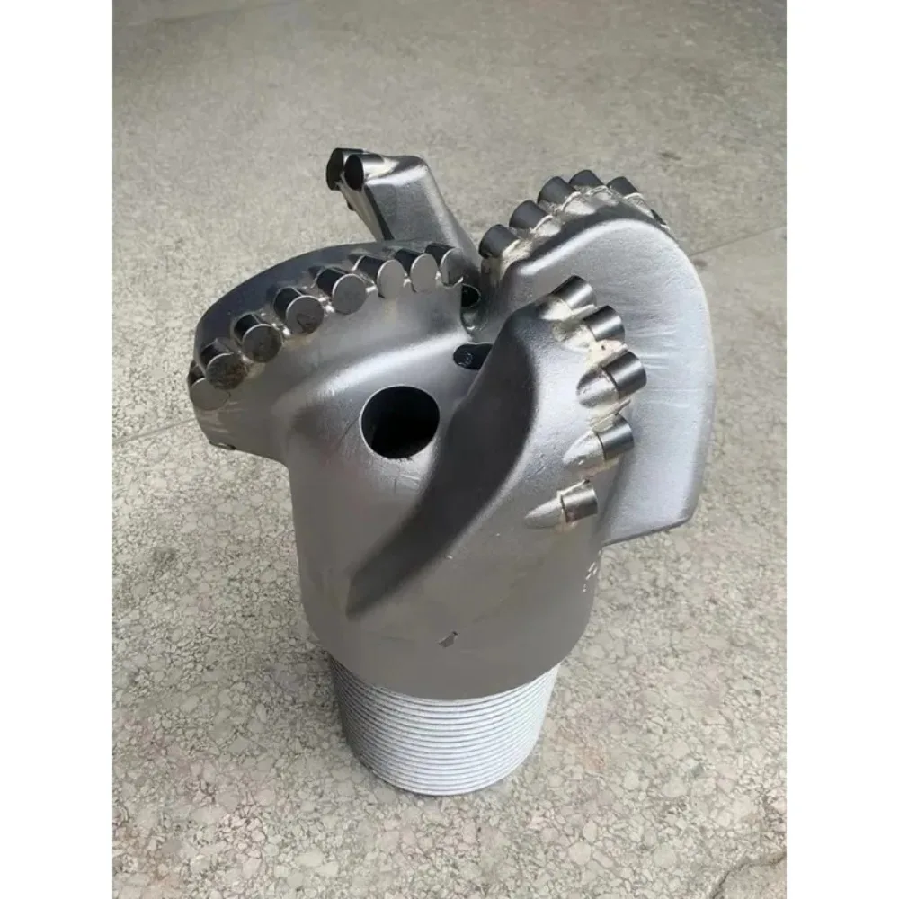 Diamond drill bits 3 wings and 4 wings PDC water well drill bits are suitable for drilling wells and mines