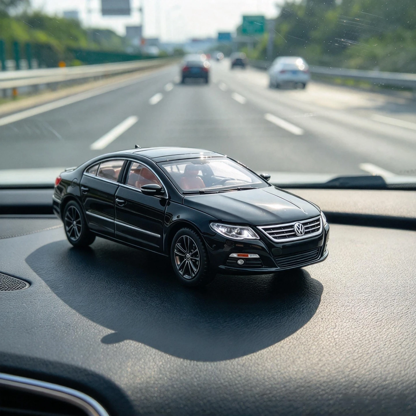 1: 64 Simulation Volkswagen CC Alloy Sedan Model Car Ornament Collection Gift Desktop Decoration Fashion Car