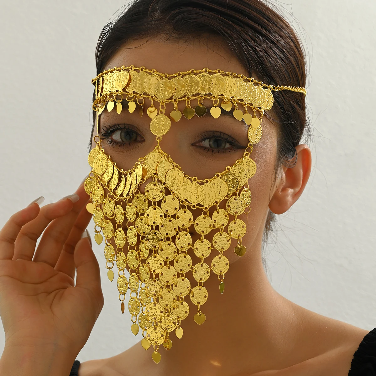 

Retro Court Style Shiny Letter-Shaped Circular Pendant Chain With Heart-Shaped Pendant For Stage Performance Accessories