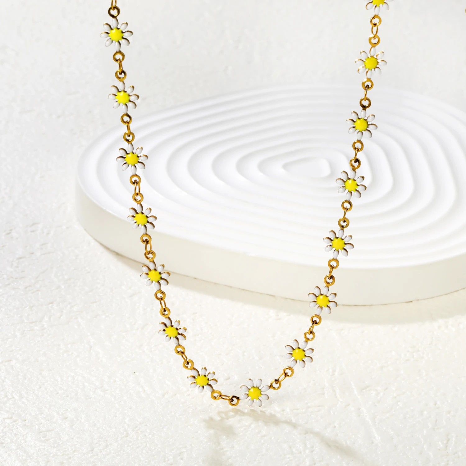 Süße und Niedliche Gänseblümchen-Halskette Wasserfester Schmuck Perfekt für Dates und Partys Edelstahl Vergoldet Geschenk für Mädchen