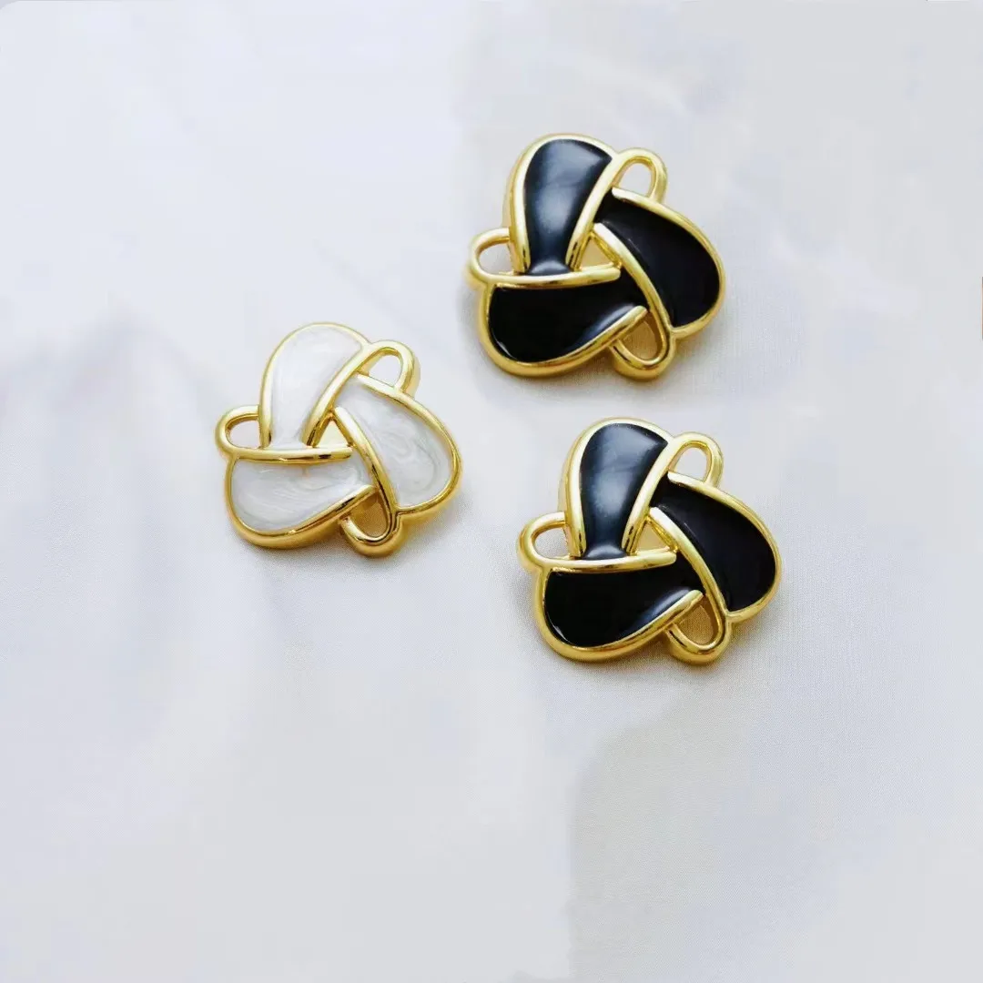 18/23MM Fashionable Triangular Oiled Metal Buttons 10PCS of Elegant Trench Coat Buttons
