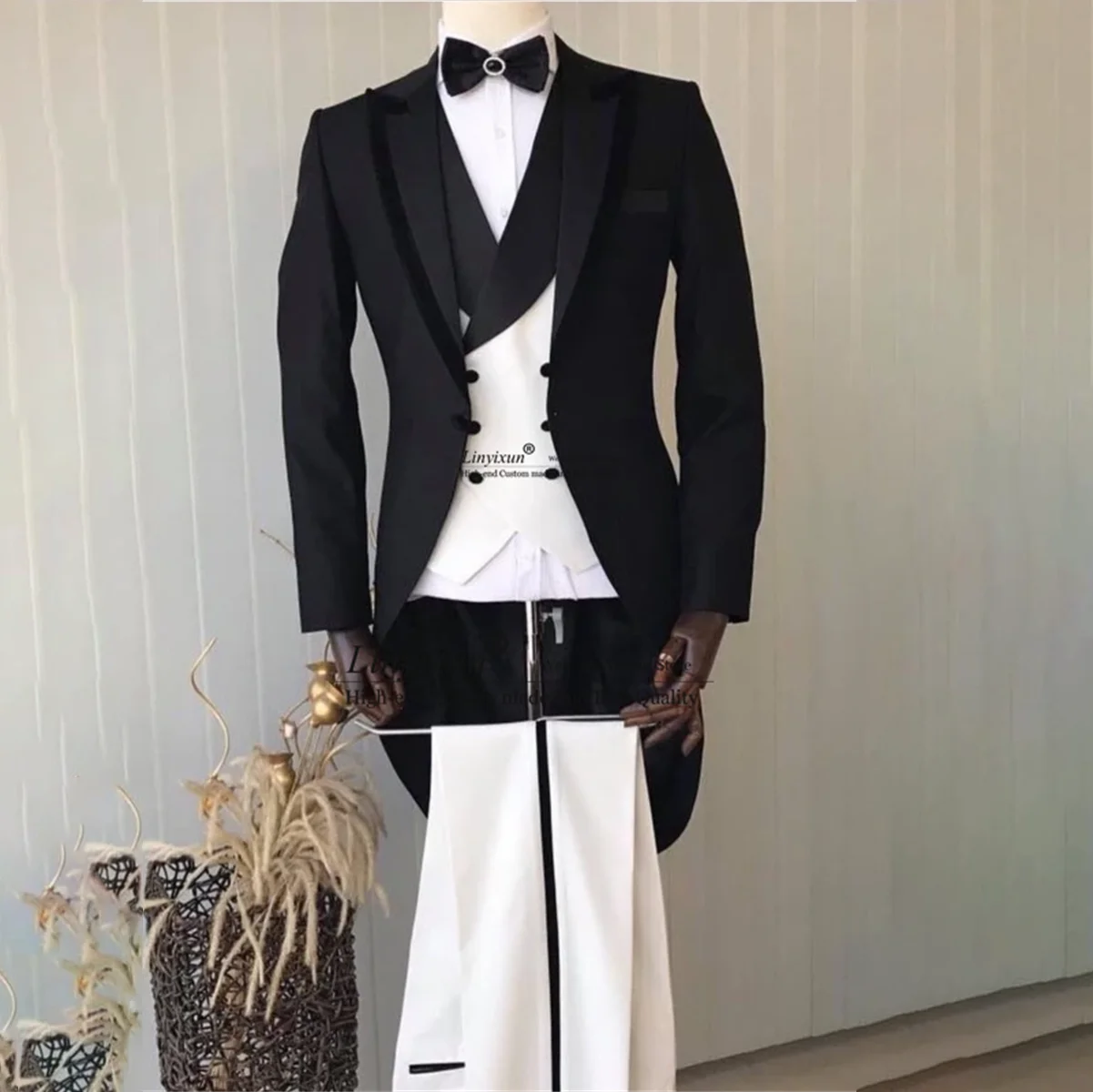 

Handsome Peaked Lapel Long Tuxedos Suits For Men 3 Piece Pants Set Formal Grooms Wedding Blazer hombre Slim Fit Disfraz Hombre