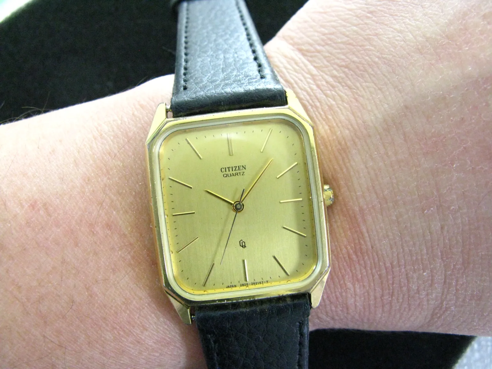 1984 inscription square ultra-thin Japanese quartz men\'s watch （citizen product of Showa period)