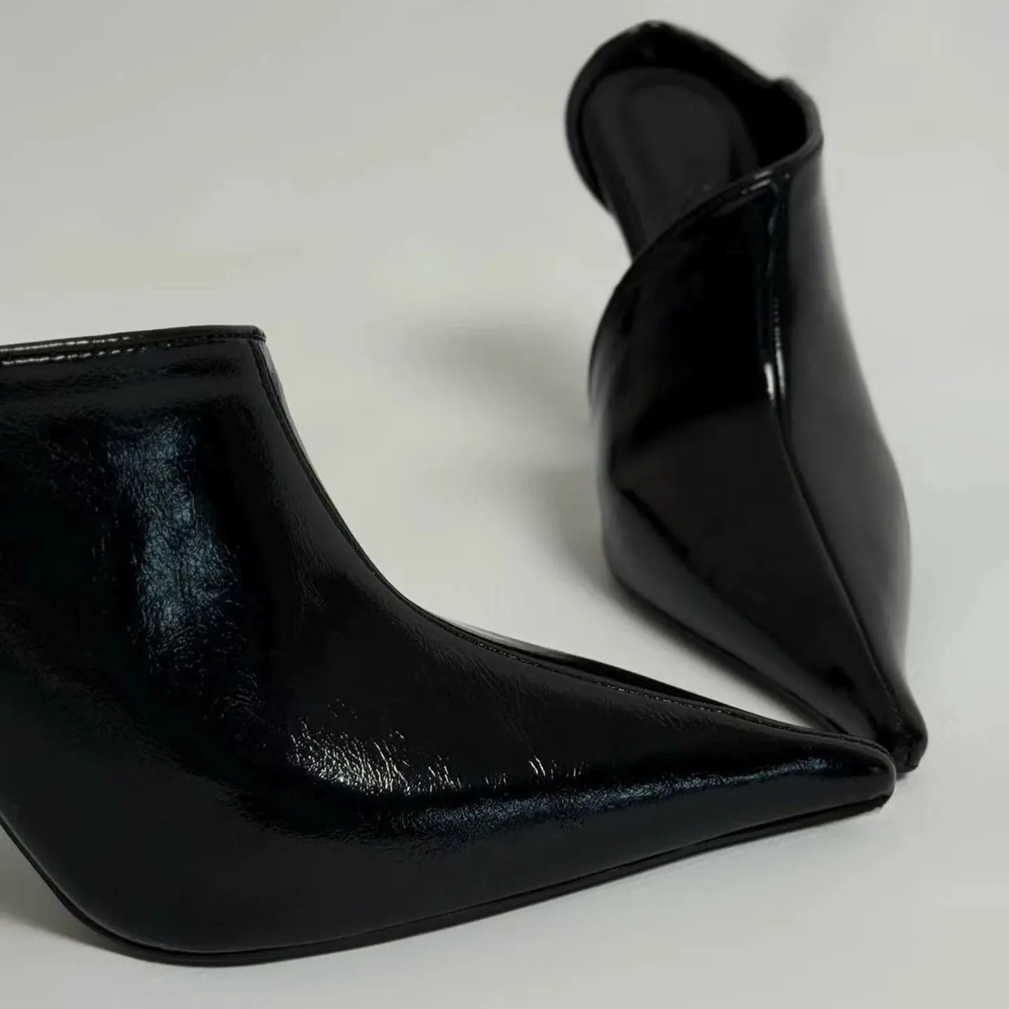 Retro Split Toe High Heels Block Heel Single Shoes Women Slip on Light Mouth Temperament Block Heel Mary Jane Shoes