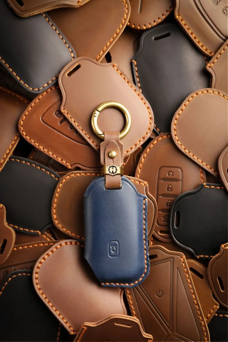 Leder-Schlüsselhülle für Kia Sportage Sorento Seltos K3/K5, Echtes Rindsleder-Schlüsseletui mit Metallhaken, Orange-Design mit Ziernähten – Detail 4