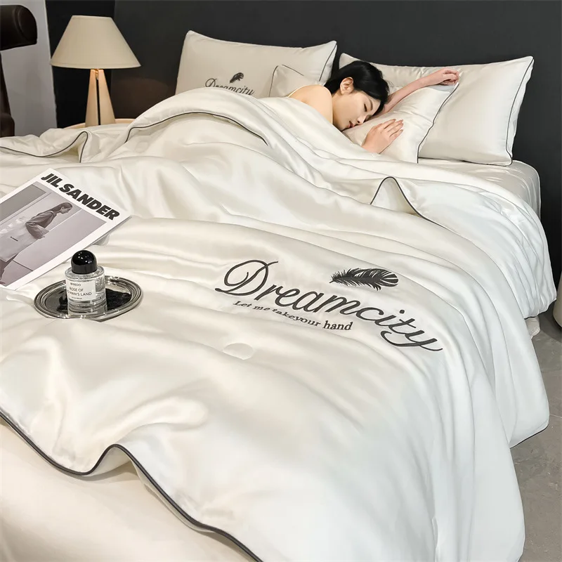 

1 Pcs Luxury Ice Silk Summer Blanket Embroidery Silky Cool Feel Quilt Skin-friendly Breathable Comforter Thin Blanket
