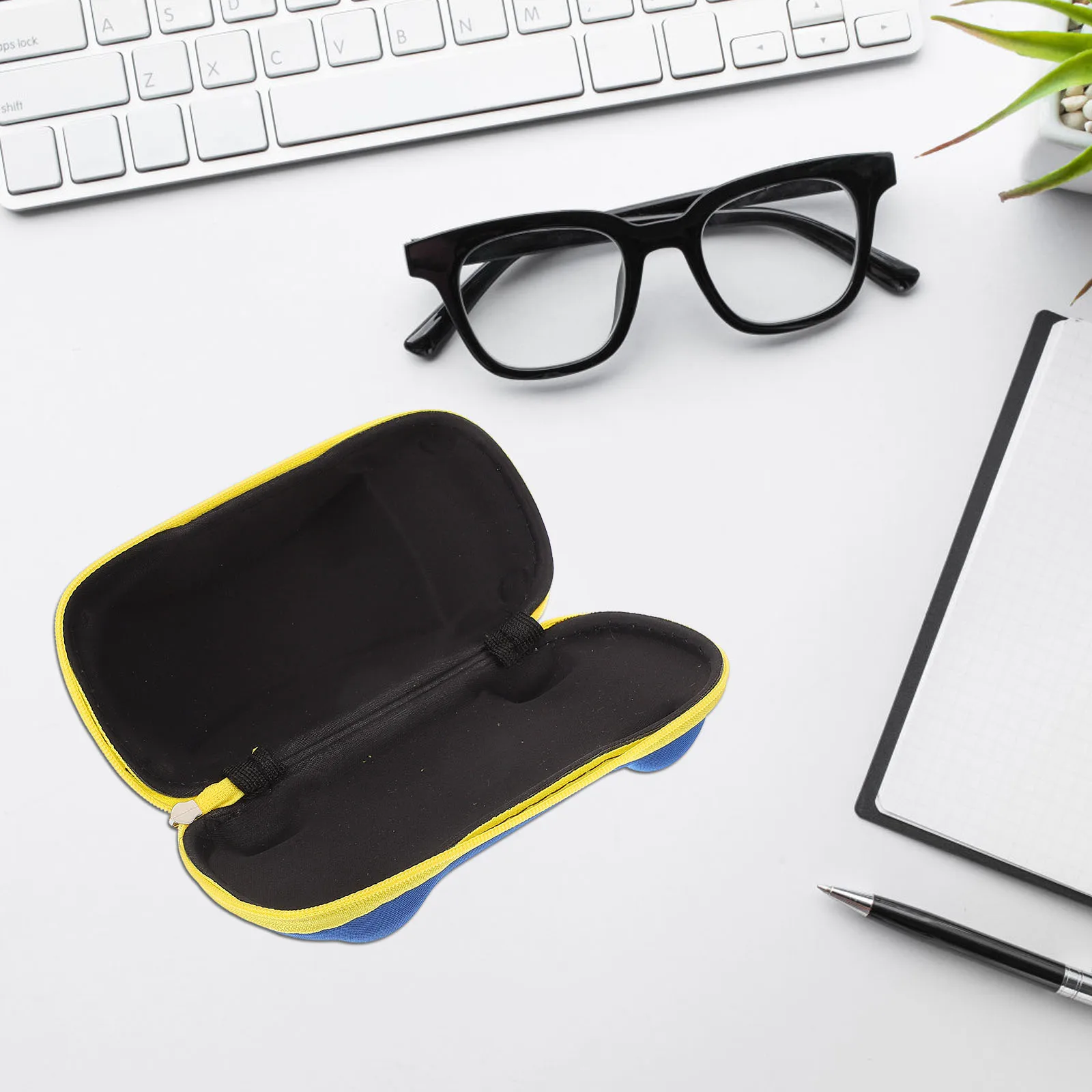 

Glasses Case Kids Eyeglasses Holder Car Shaped Portable Sunglasses Storage EVA Material Zipper Lightweight Practical for Girls