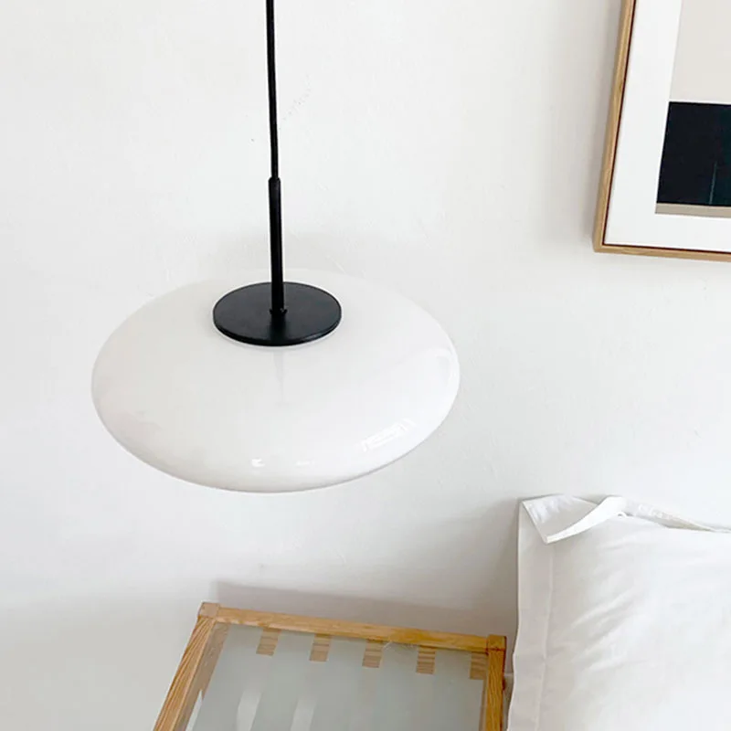 Luces colgantes OVNI de diseño danés para comedor, dormitorio, lámpara colgante de cable de varilla larga de vidrio ovalada de Blanco Lechoso nórdico moderno