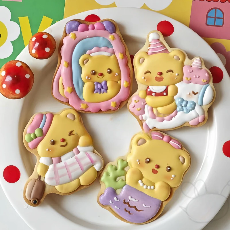 

3D Cute Bear Cookie Cutters Embossing DIY Cartoon Anime Bear Fondant Biscuits Plastic Molds Birthday Cake Decor Baking Tools